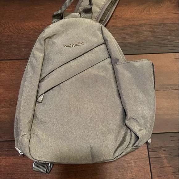 Bagallini Sling Bag - Picture 2 of 8